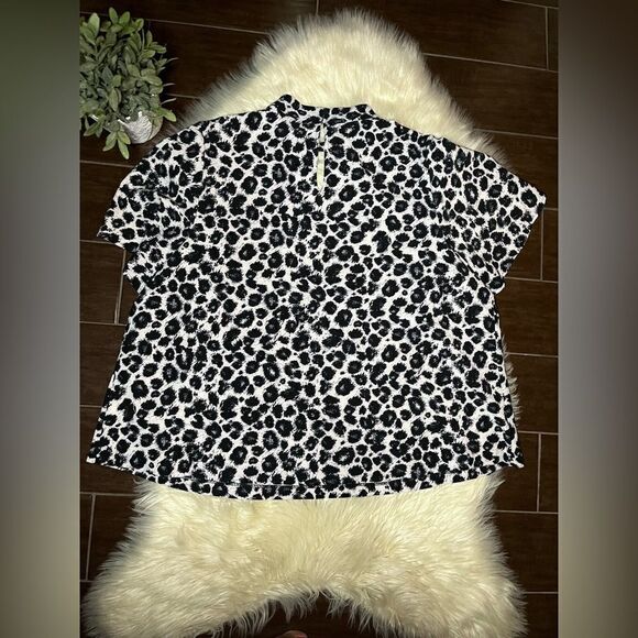 Lane Bryant animal print v cut out mock neck flutter sleeves sz 24 - Picture 5 of 7